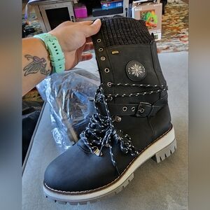 Light weight winter boot